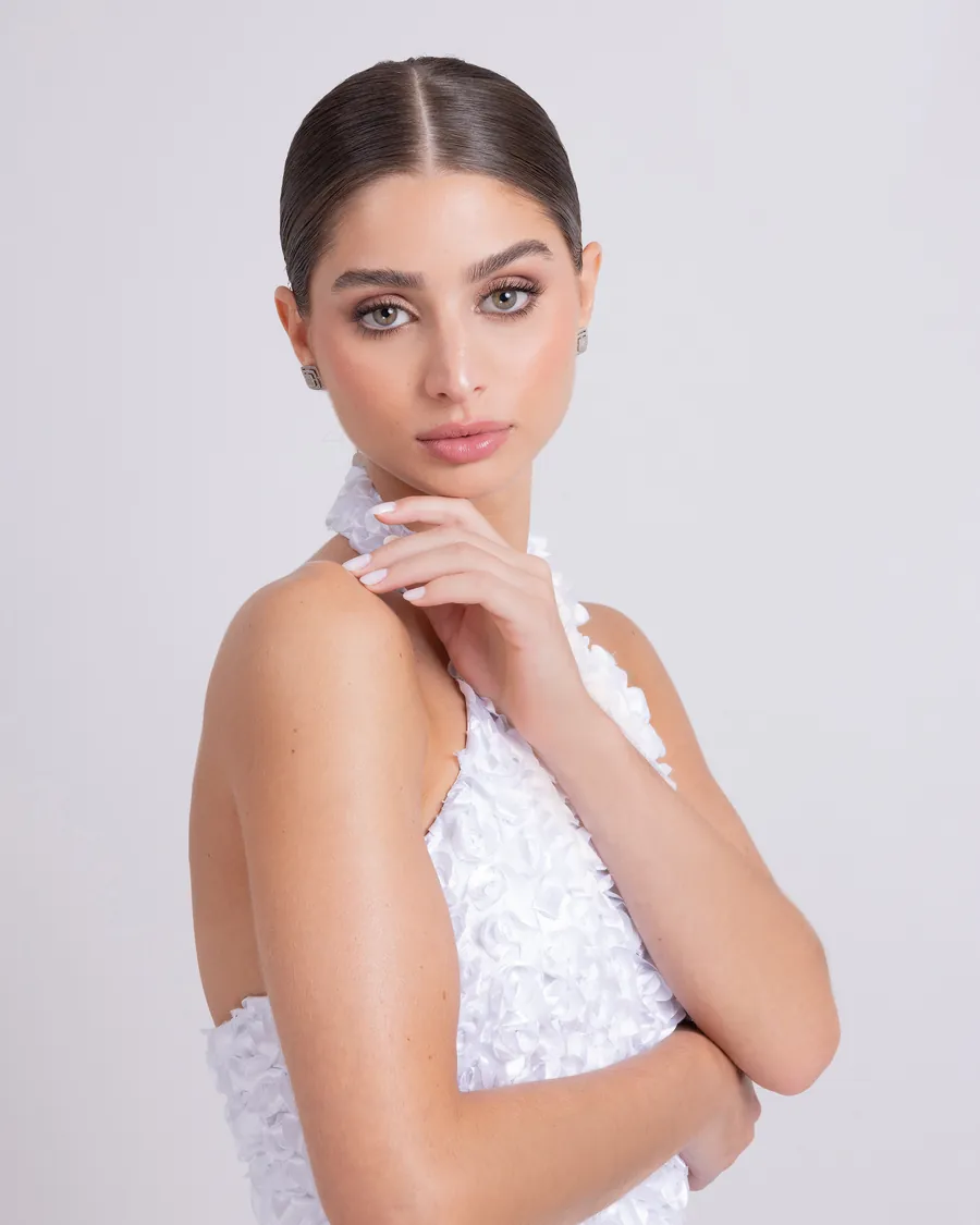 Maquillaje glam en sesión de estudio