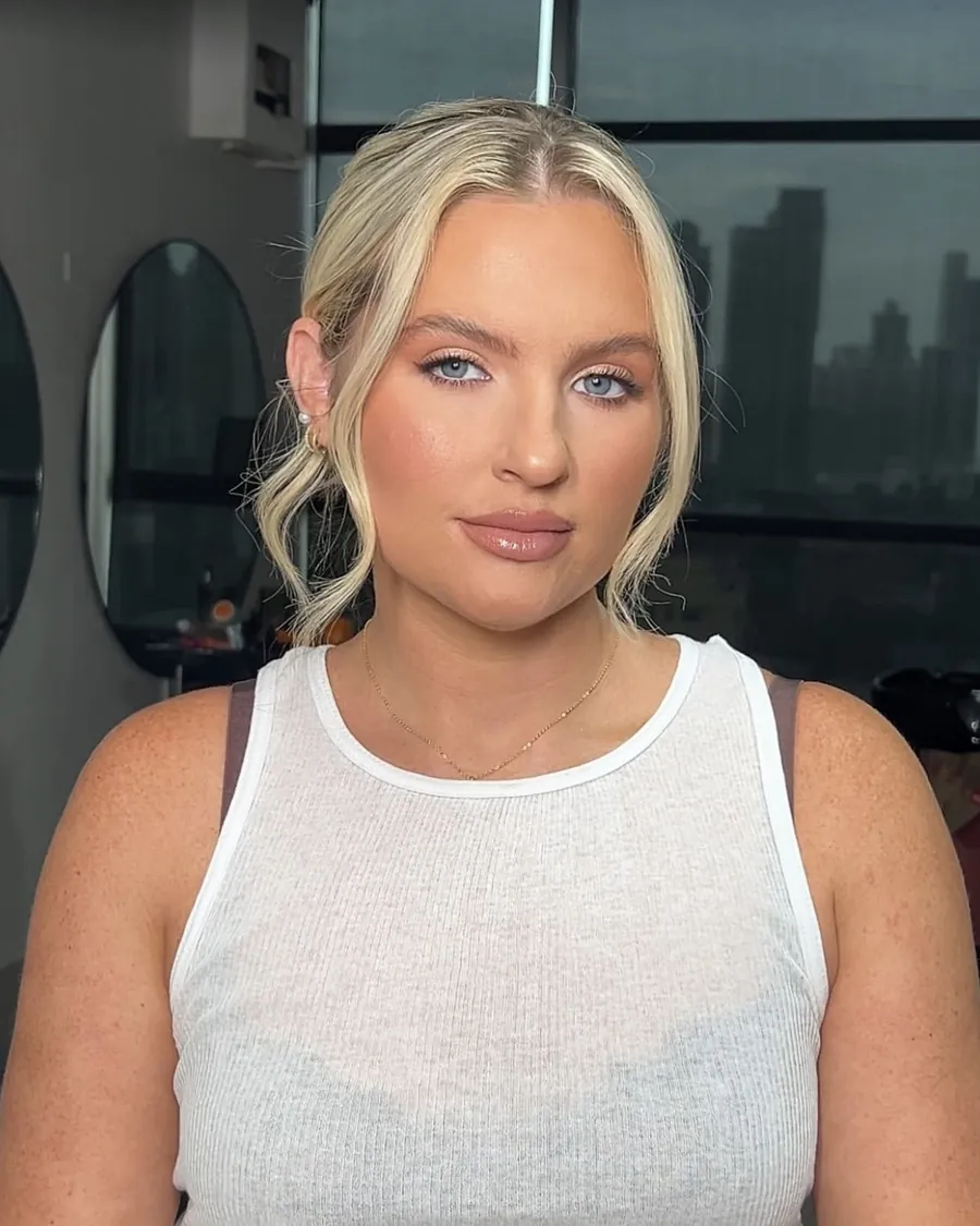 Maquillaje fresco con piel natural